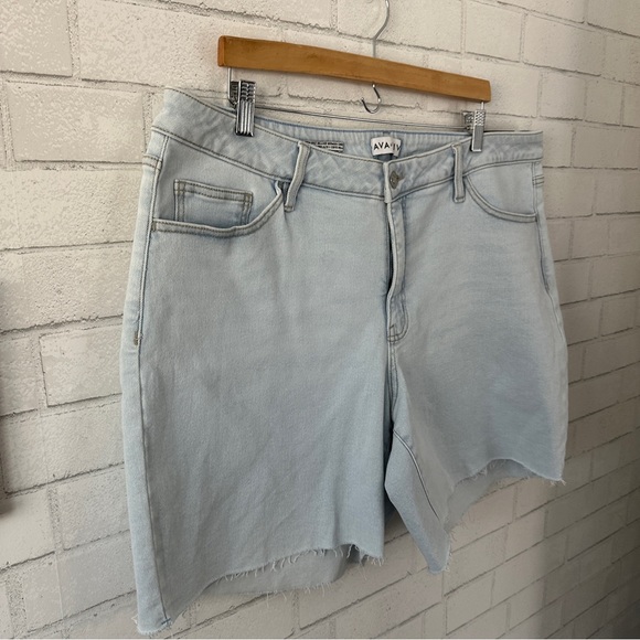 AVA & VIV Light Washed High-Rise Relaxed Fit Bermuda Shorts - Picture 3 of 9
